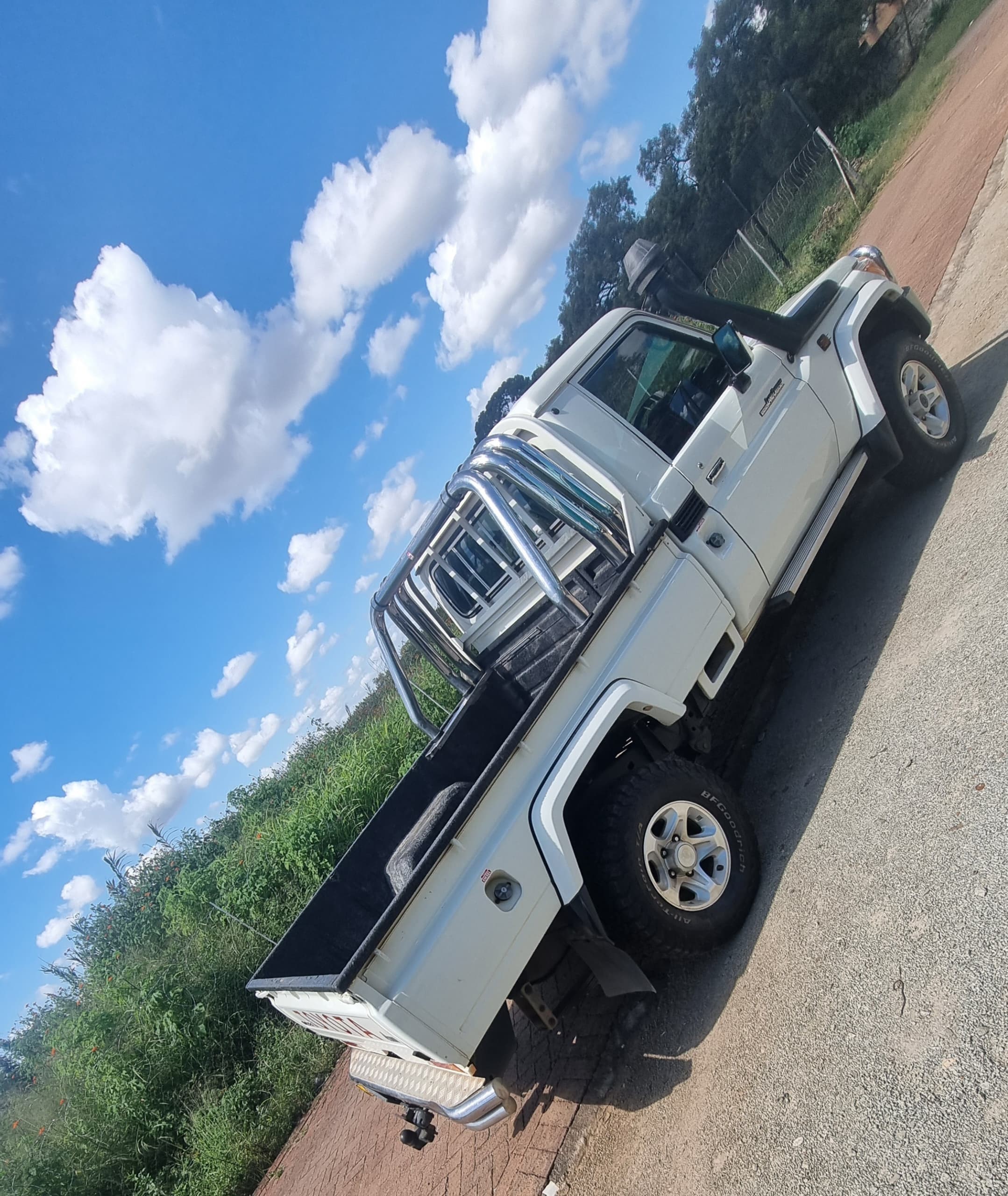 Toyota Land Cruiser LX V8